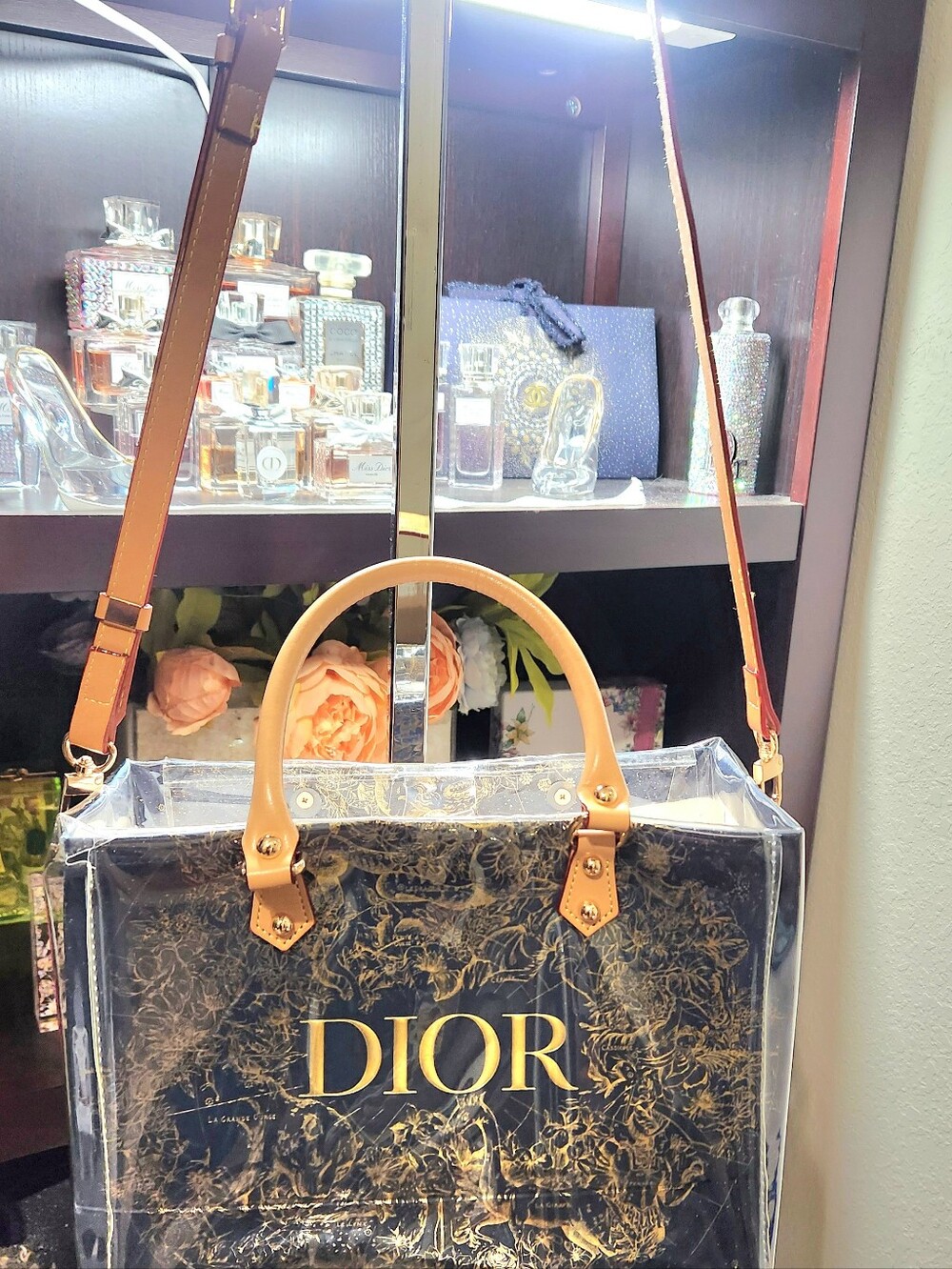 Dior Tote - Picture 2 of 7